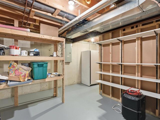 1112 Lombardi Way, Waukesha, WI 53186