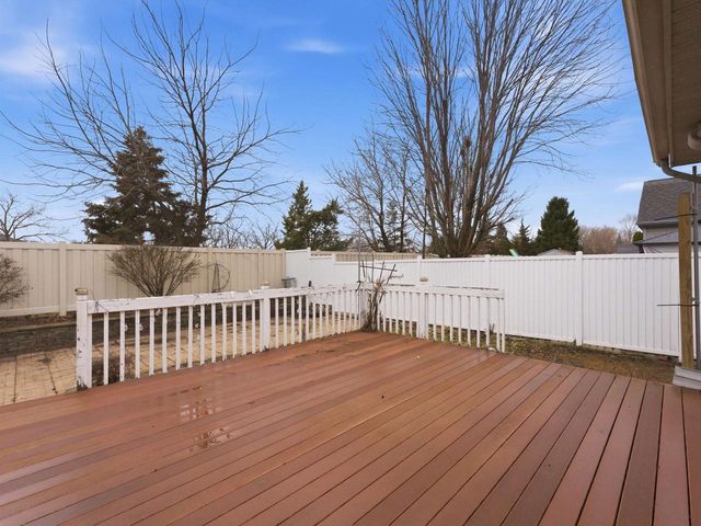 1112 Lombardi Way, Waukesha, WI 53186