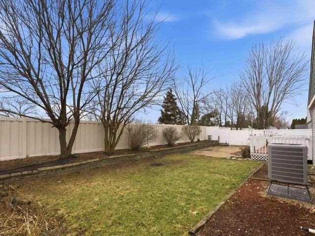 1112 Lombardi Way, Waukesha, WI 53186