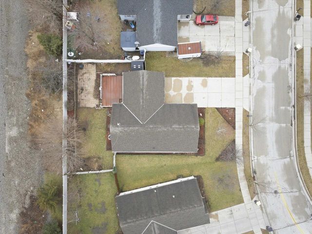 1112 Lombardi Way, Waukesha, WI 53186