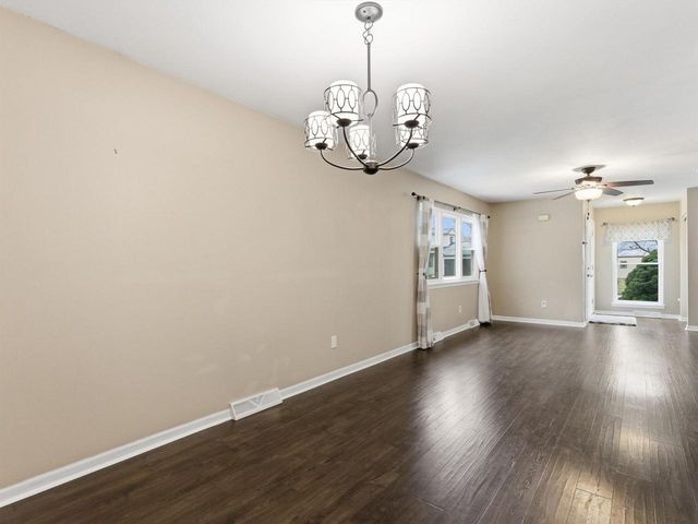 1112 Lombardi Way, Waukesha, WI 53186