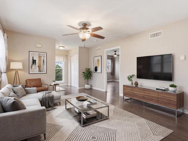 1112 Lombardi Way, Waukesha, WI 53186