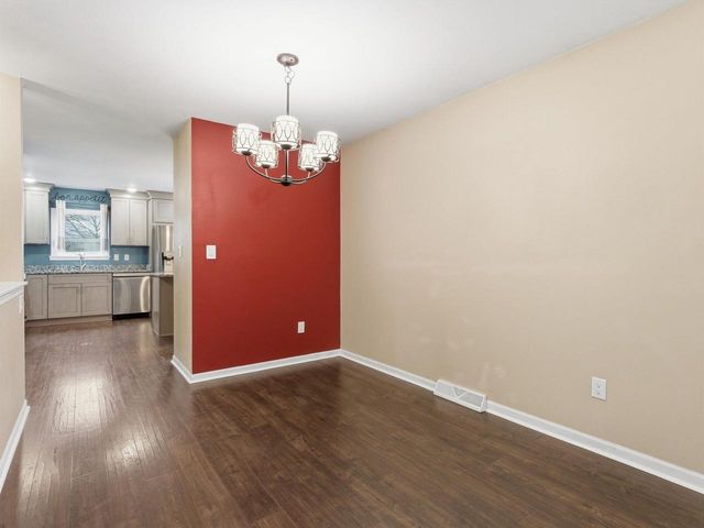 1112 Lombardi Way, Waukesha, WI 53186