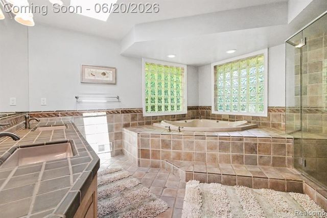 27682 Wellington Street, Farmington Hills, MI 48334