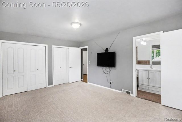 27682 Wellington Street, Farmington Hills, MI 48334