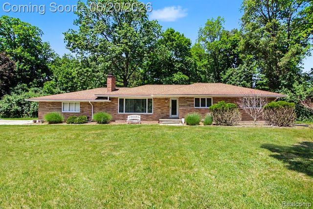 27682 Wellington Street, Farmington Hills, MI 48334