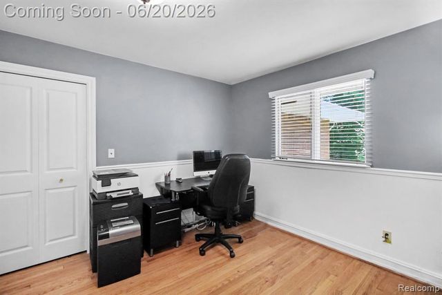 27682 Wellington Street, Farmington Hills, MI 48334