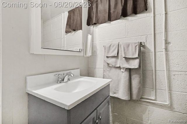 27682 Wellington Street, Farmington Hills, MI 48334
