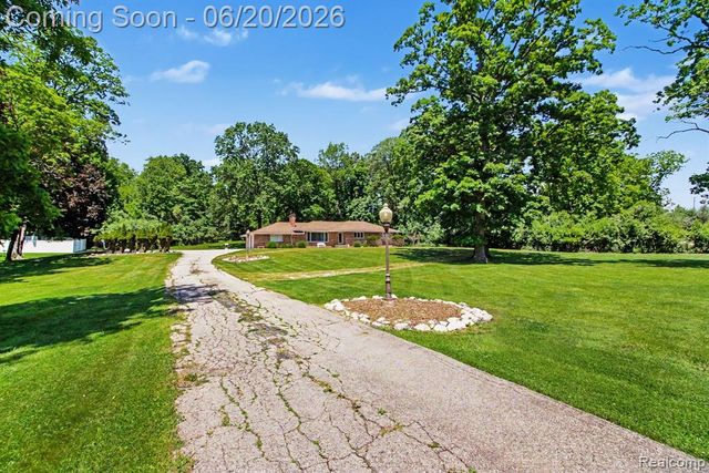 27682 Wellington Street, Farmington Hills, MI 48334