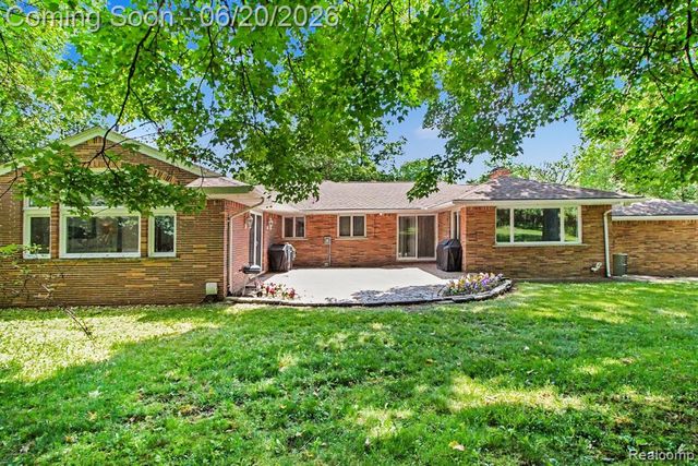 27682 Wellington Street, Farmington Hills, MI 48334