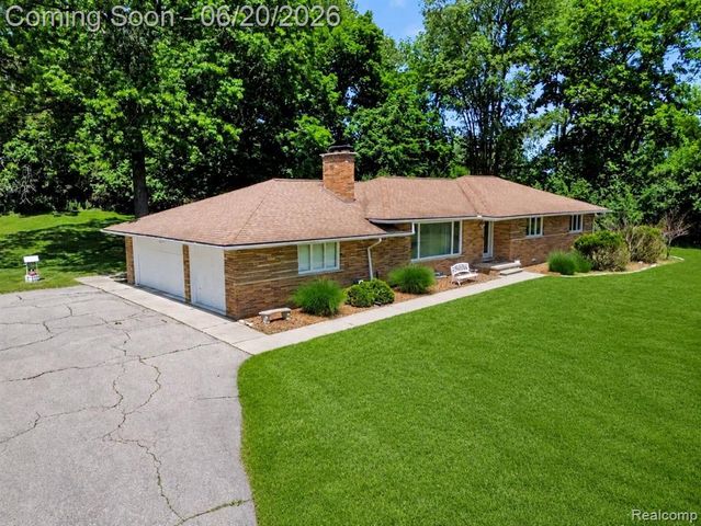 27682 Wellington Street, Farmington Hills, MI 48334
