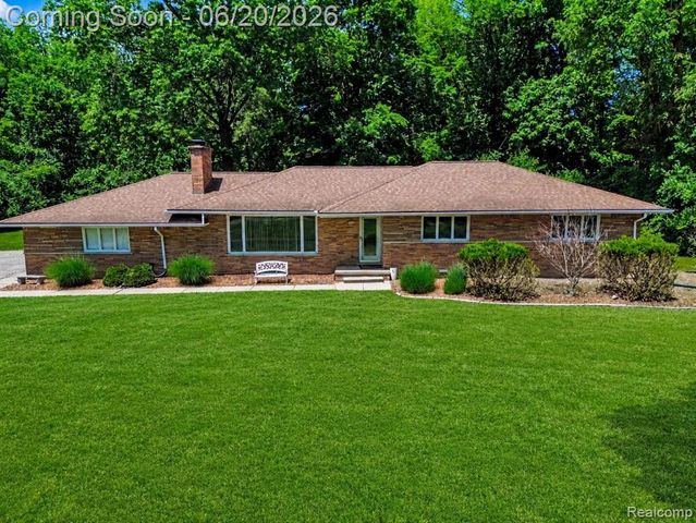 27682 Wellington Street, Farmington Hills, MI 48334