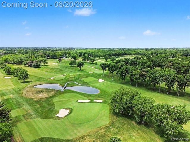 27682 Wellington Street, Farmington Hills, MI 48334