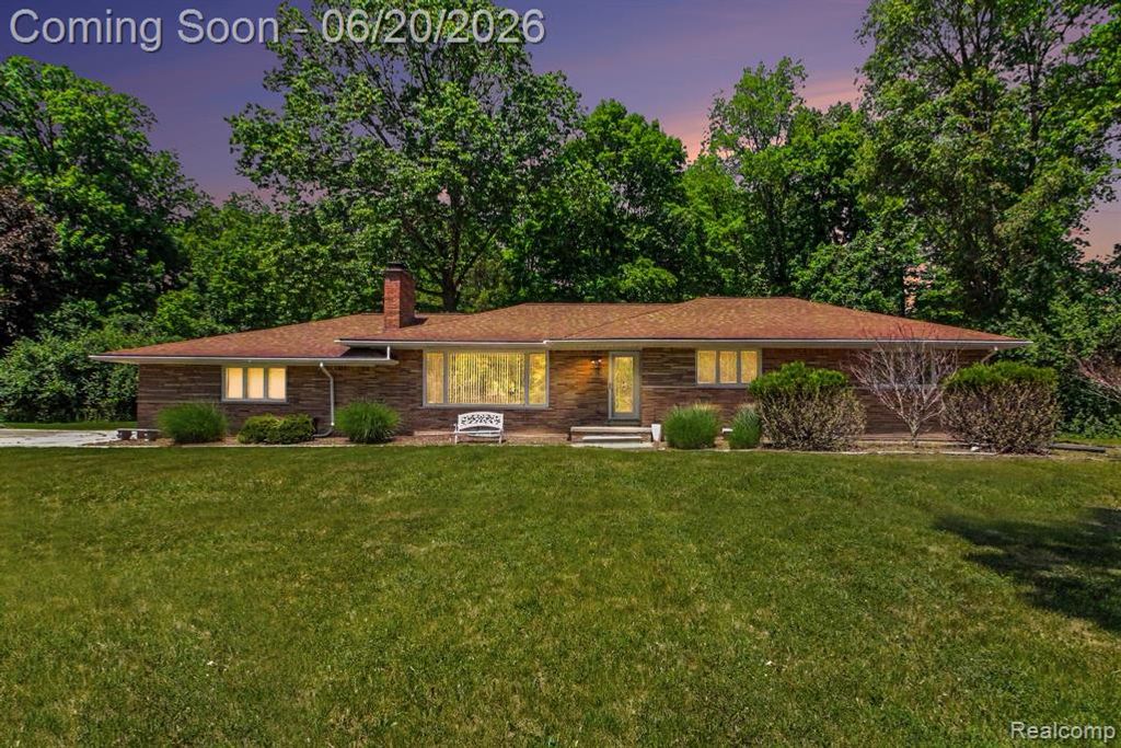 27682 Wellington Street, Farmington Hills, MI 48334