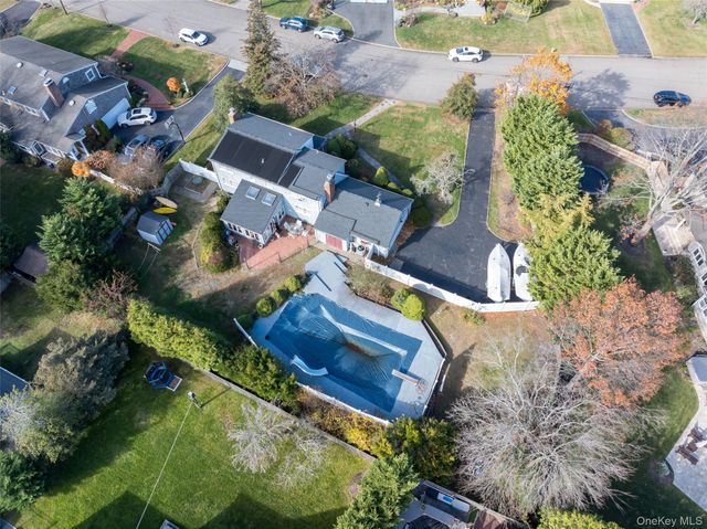 6 White Birch Drive, Babylon, NY 11702