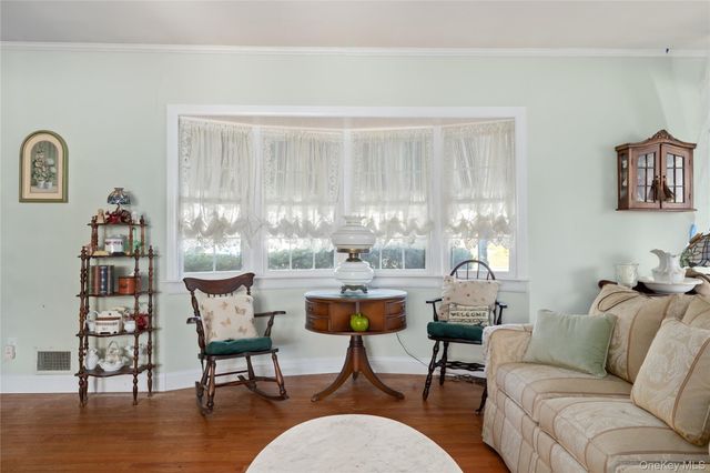 6 White Birch Drive, Babylon, NY 11702