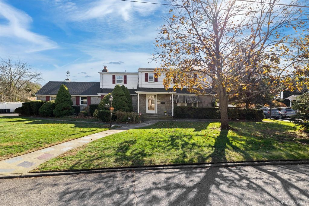 6 White Birch Drive, Babylon, NY 11702