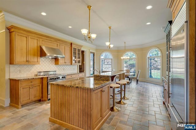 213 Stokes Farm Road, Franklin Lakes, NJ 07417