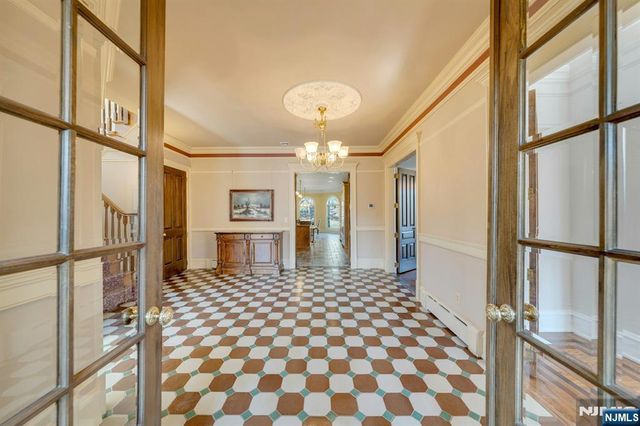 213 Stokes Farm Road, Franklin Lakes, NJ 07417