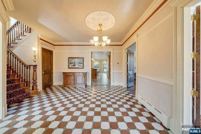 213 Stokes Farm Road, Franklin Lakes, NJ 07417