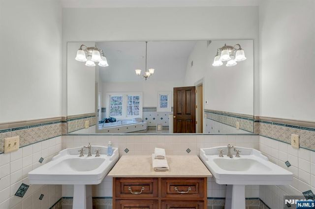 213 Stokes Farm Road, Franklin Lakes, NJ 07417