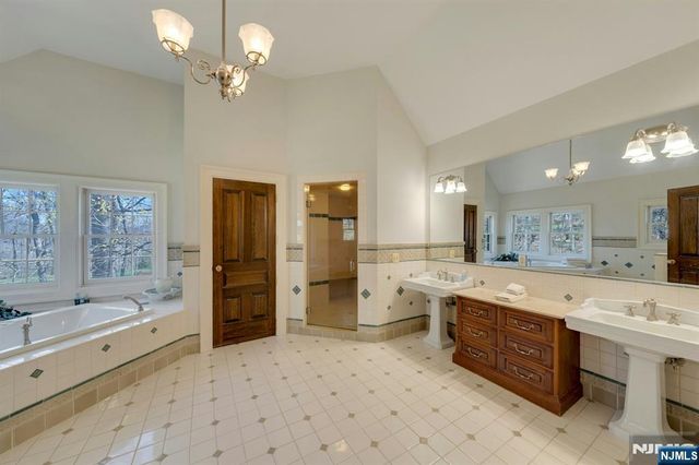 213 Stokes Farm Road, Franklin Lakes, NJ 07417