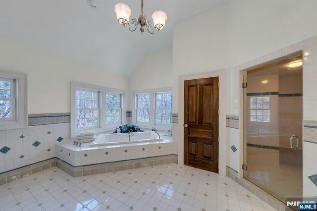 213 Stokes Farm Road, Franklin Lakes, NJ 07417