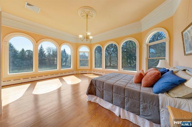 213 Stokes Farm Road, Franklin Lakes, NJ 07417