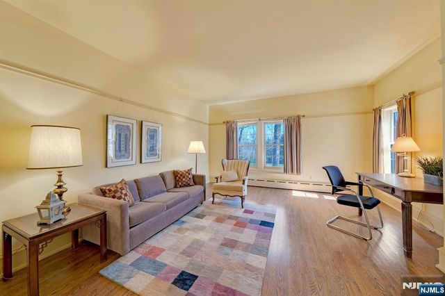 213 Stokes Farm Road, Franklin Lakes, NJ 07417