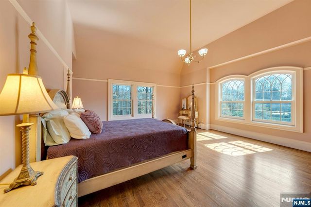 213 Stokes Farm Road, Franklin Lakes, NJ 07417