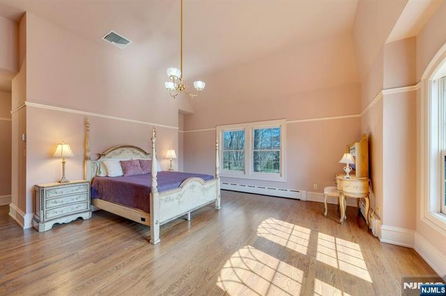 213 Stokes Farm Road, Franklin Lakes, NJ 07417