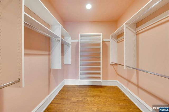 213 Stokes Farm Road, Franklin Lakes, NJ 07417