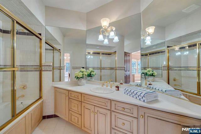 213 Stokes Farm Road, Franklin Lakes, NJ 07417