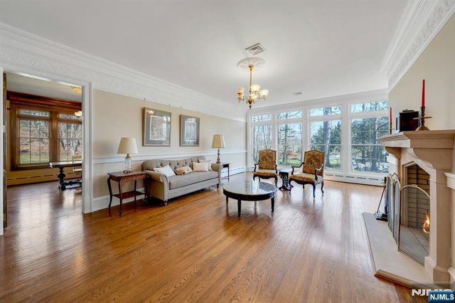 213 Stokes Farm Road, Franklin Lakes, NJ 07417