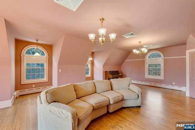 213 Stokes Farm Road, Franklin Lakes, NJ 07417