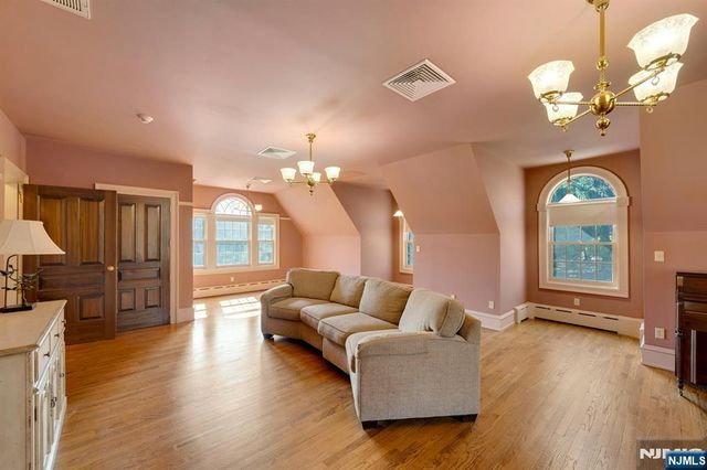 213 Stokes Farm Road, Franklin Lakes, NJ 07417