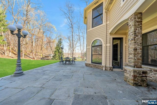 213 Stokes Farm Road, Franklin Lakes, NJ 07417