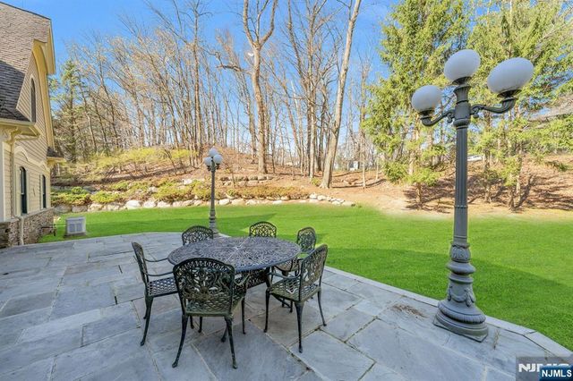213 Stokes Farm Road, Franklin Lakes, NJ 07417