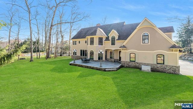 213 Stokes Farm Road, Franklin Lakes, NJ 07417