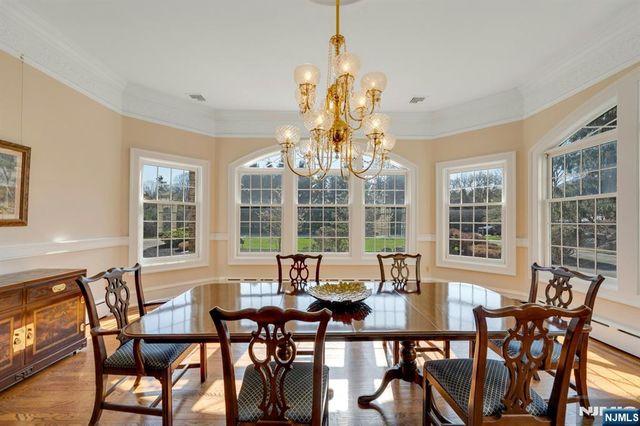 213 Stokes Farm Road, Franklin Lakes, NJ 07417