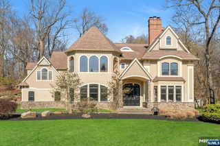 213 Stokes Farm Road, Franklin Lakes, NJ 07417