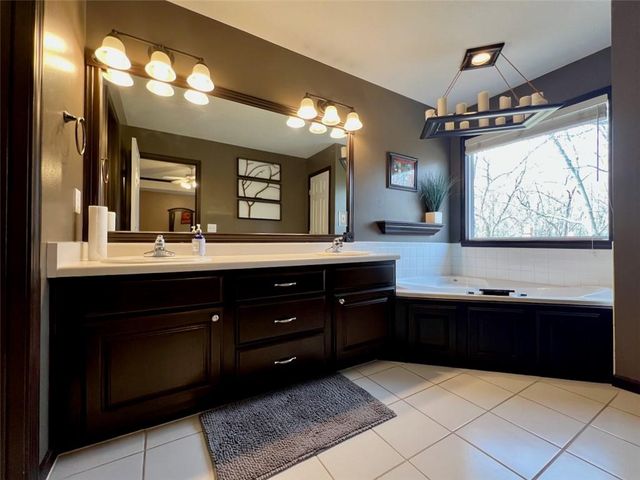 539 Bently Drive, Lawrence, KS 66049