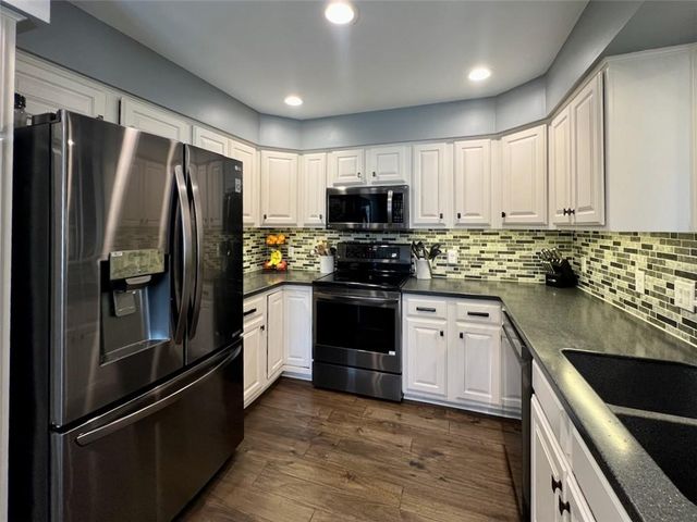 539 Bently Drive, Lawrence, KS 66049