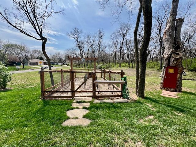 539 Bently Drive, Lawrence, KS 66049