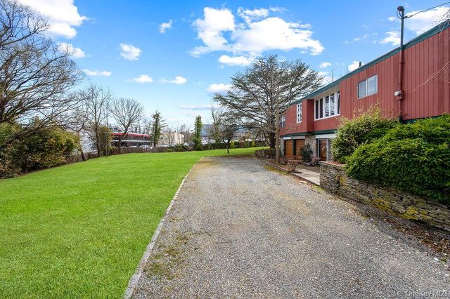 11 Valley View Road, Great Neck, NY 11021