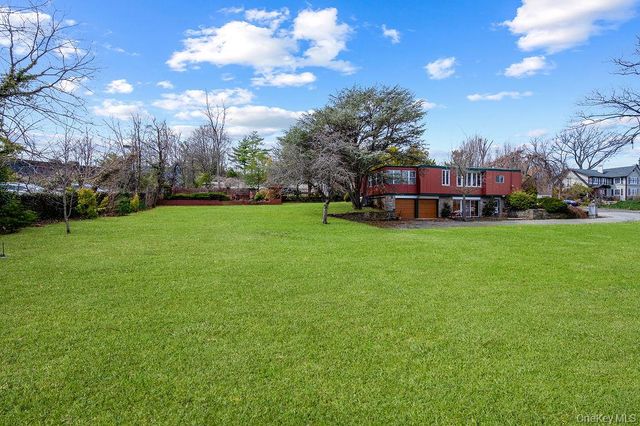 11 Valley View Road, Great Neck, NY 11021