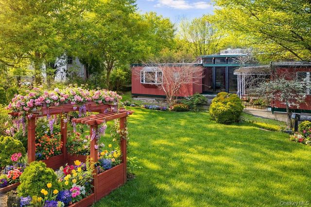 11 Valley View Road, Great Neck, NY 11021