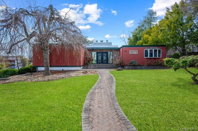 11 Valley View Road, Great Neck, NY 11021