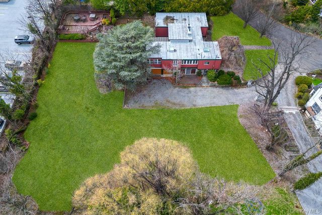 11 Valley View Road, Great Neck, NY 11021