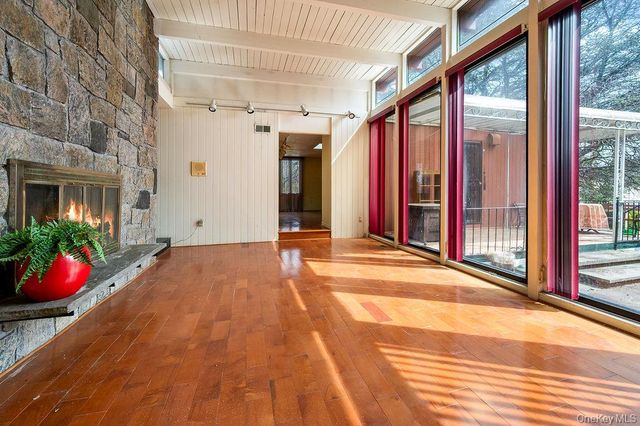 11 Valley View Road, Great Neck, NY 11021